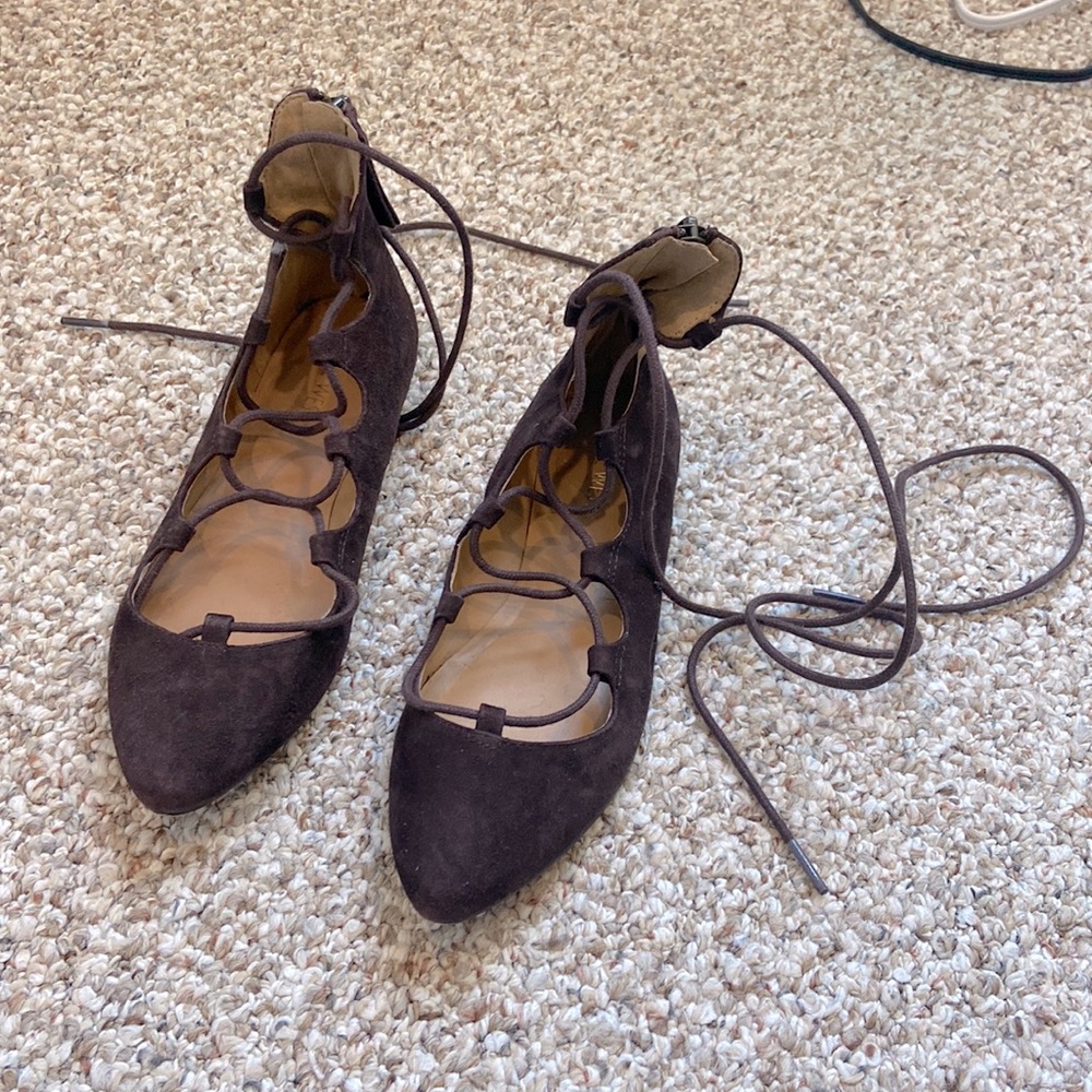 Nine West size 5 lace up brown flats